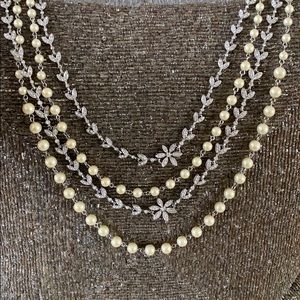 Carolee Lux multi strand pearl necklace 😍